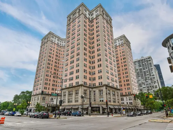 5555 N Sheridan Road #807, Chicago, IL 60640