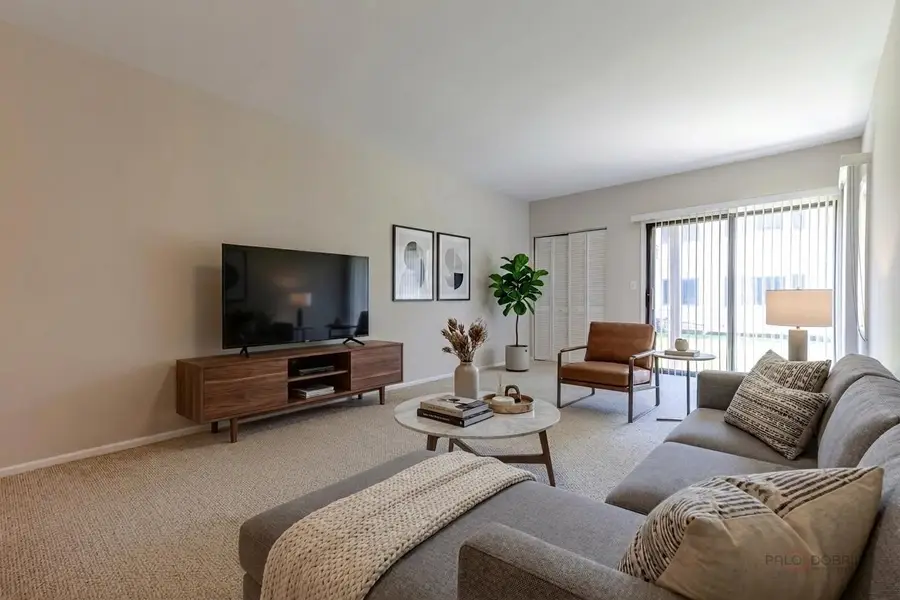 1090 Pine Tree Circle N, Buffalo Grove, IL 60089 - #2