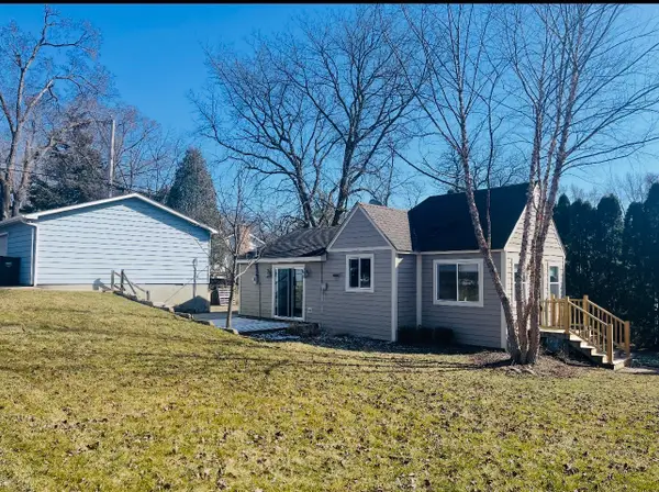 327 Kenwood Drive, Round Lake Park, IL 60073