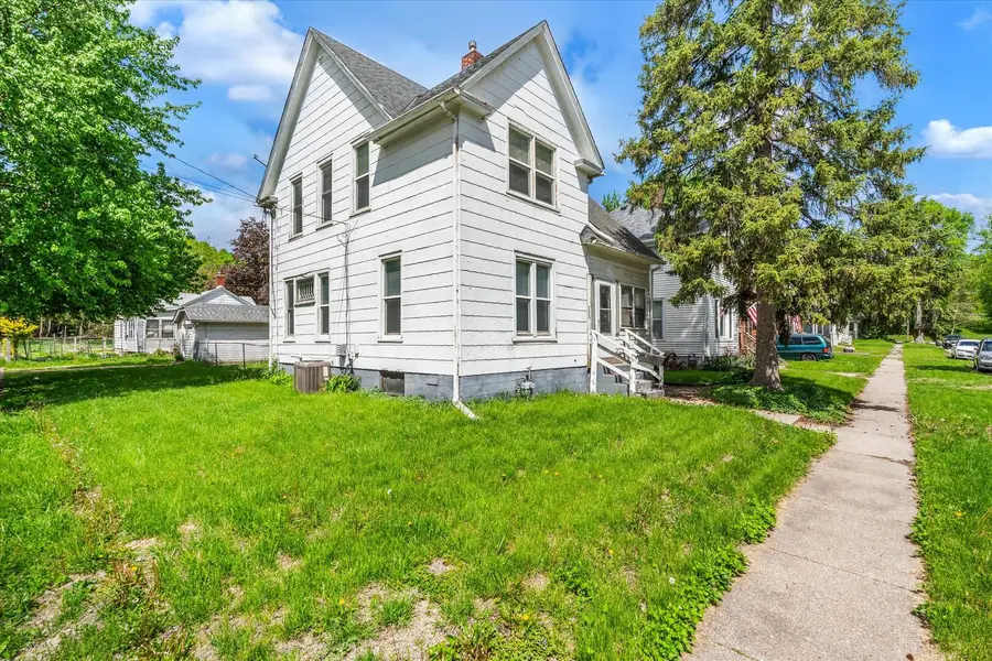 706 N Howell Street, Davenport, IA 52802 - #3