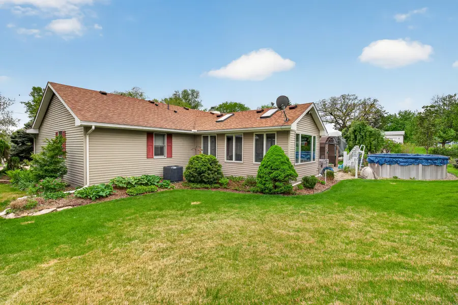 250 36th Avenue N, Clinton, IA 52732 - #3