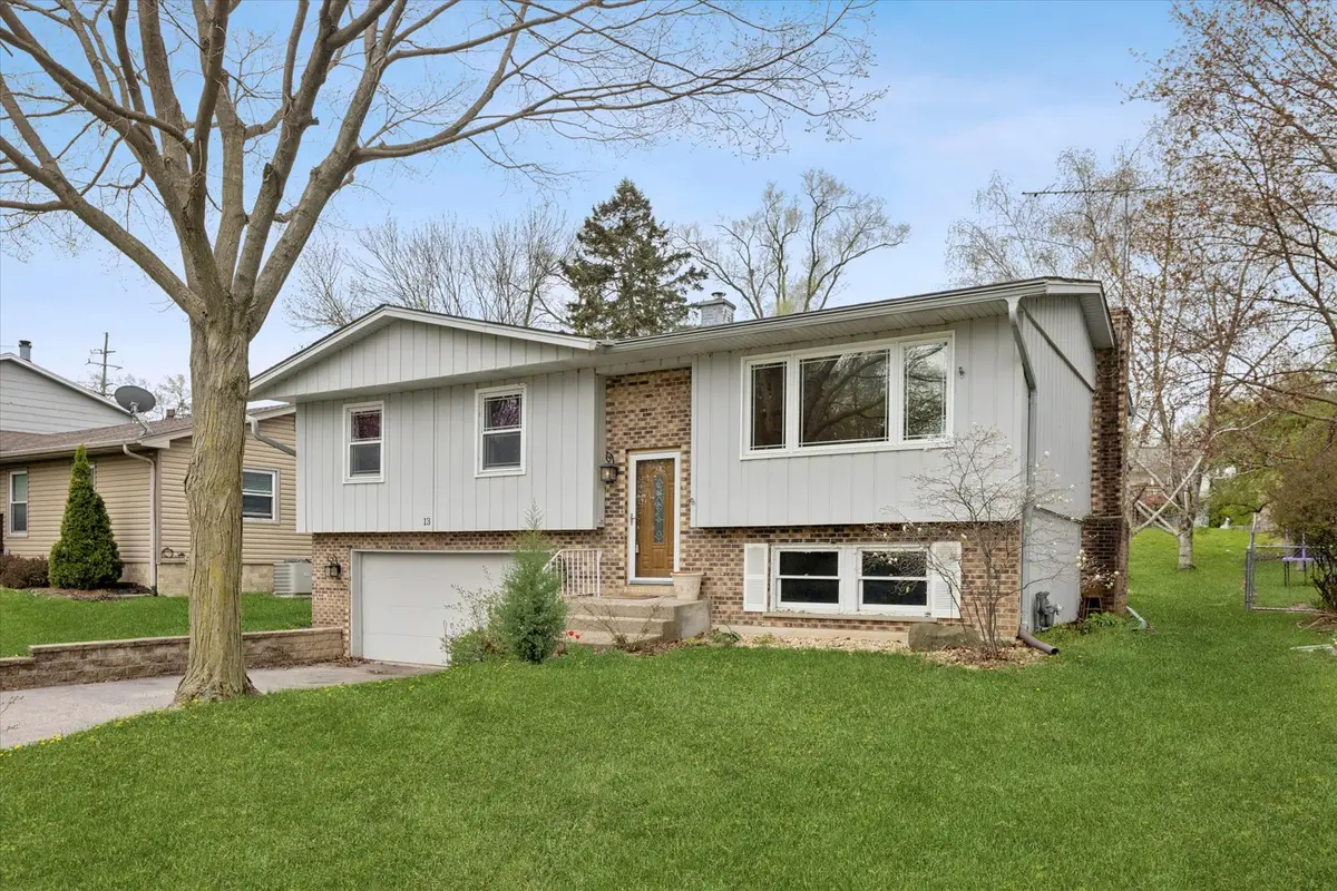 13 Hawthorne Road, Lake In The Hills, IL 60156 - #1