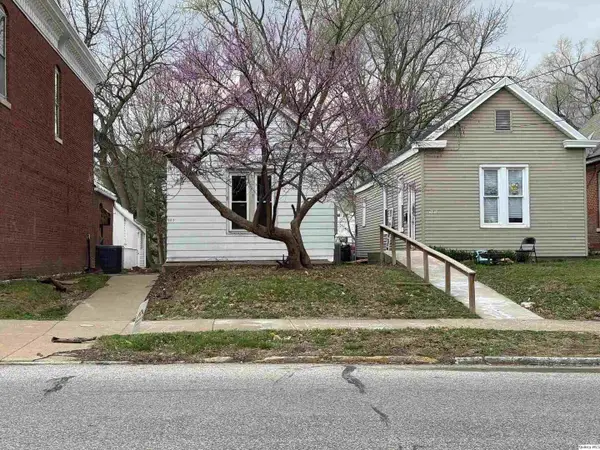 903 N 12th Street, Quincy, IL 62301