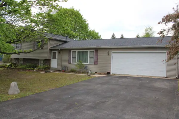 15 W Rickard Drive, Oswego, IL 60543