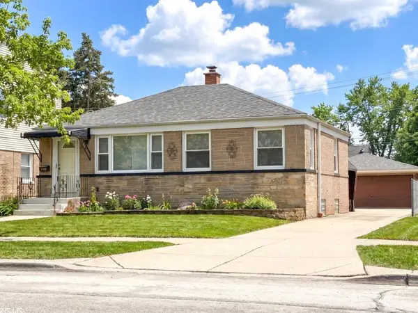 2112 Portsmouth Avenue, Westchester, IL 60154