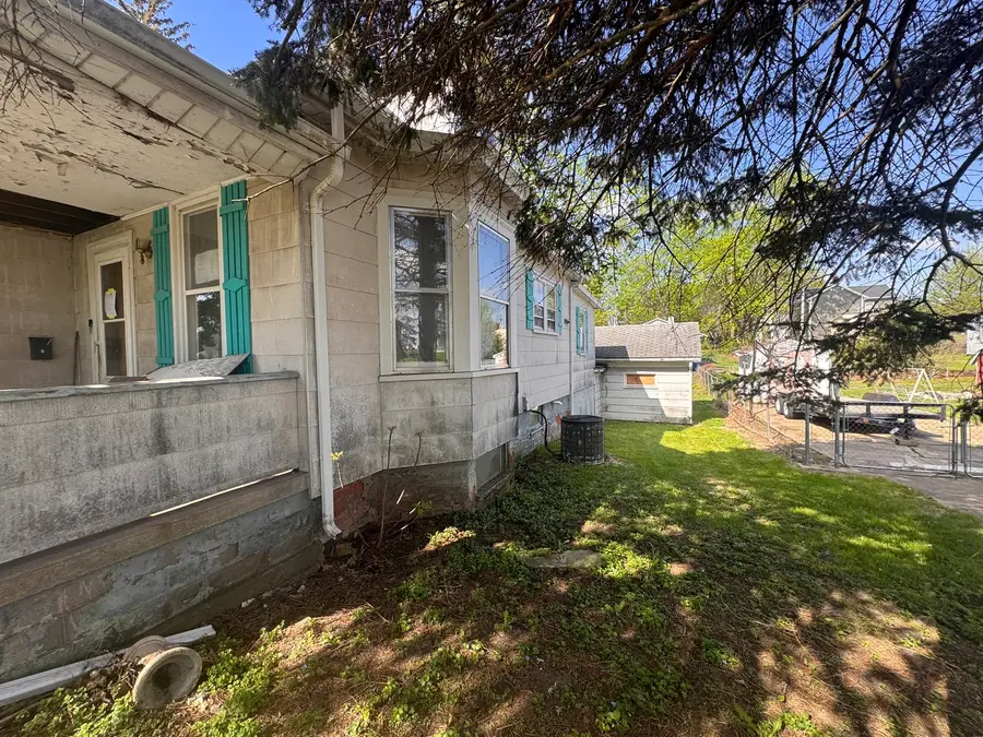 109 S Lakeview Avenue, Kewanee, IL 61443 - #2