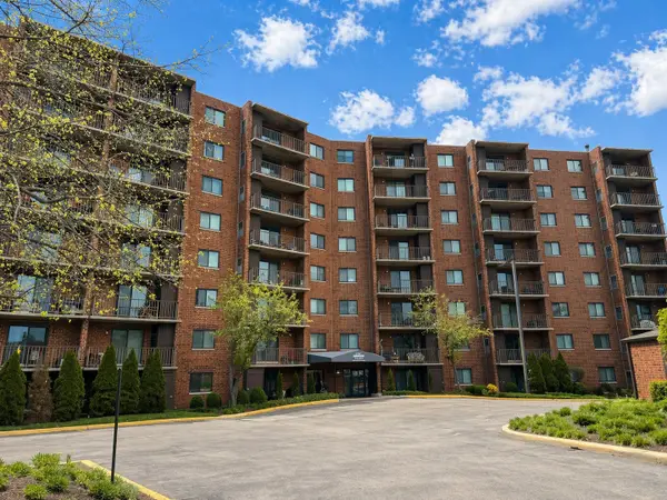 1 Bloomingdale Place #103, Bloomingdale, IL 60108