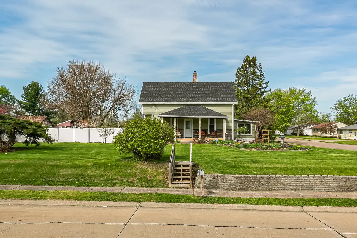 2136 N Zenith Avenue, Davenport, IA 52804 - #1