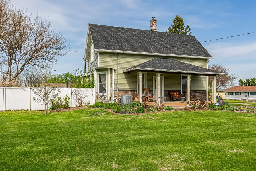 2136 N Zenith Avenue, Davenport, IA 52804 - #2