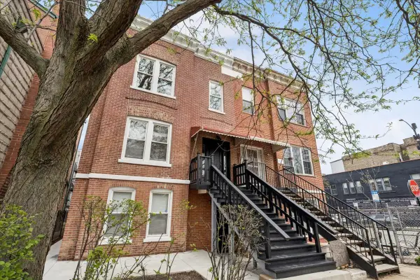 2002 W Huron Street, Chicago, IL 60612