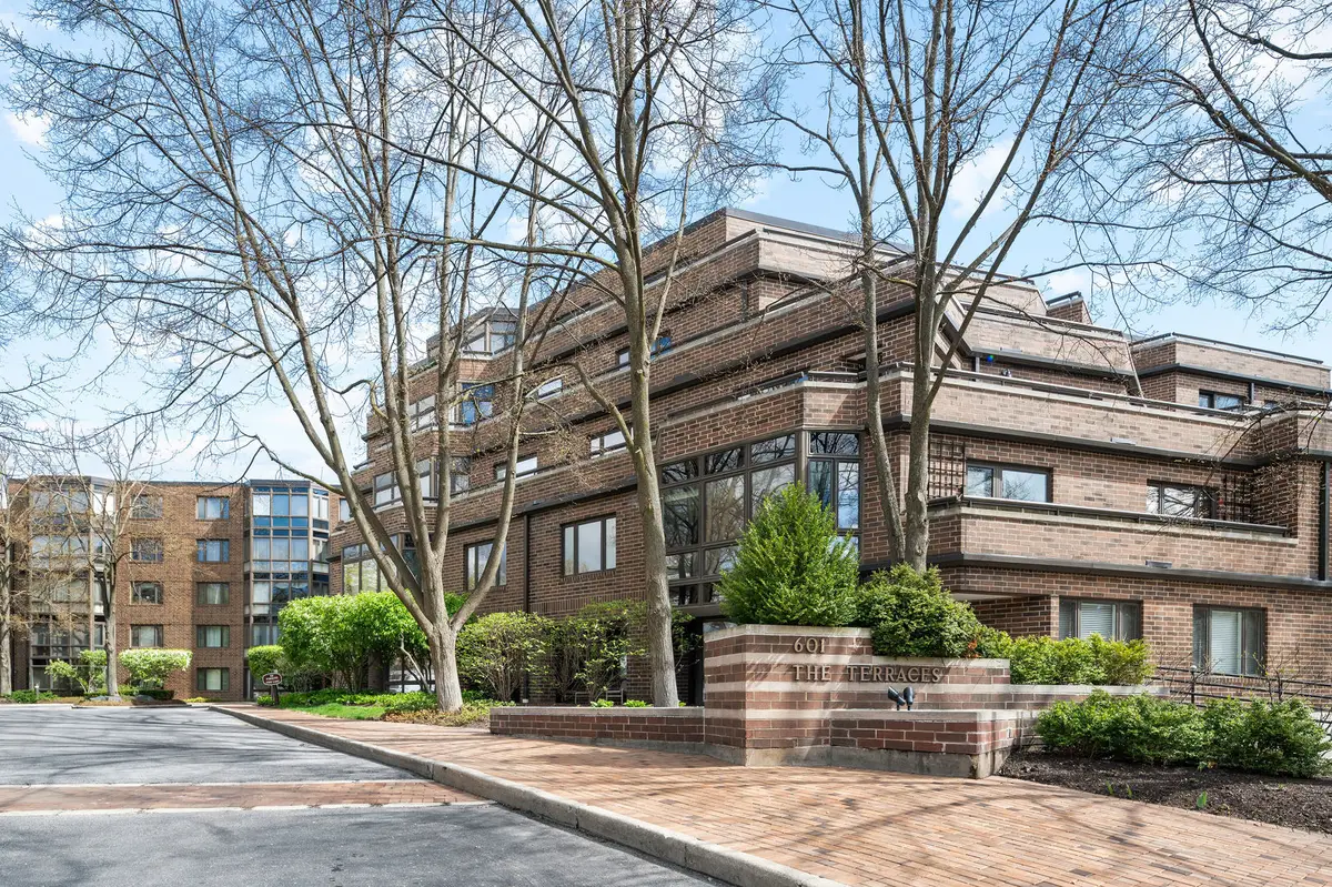 601 Mulberry Place #3B, Highland Park, IL 60035 - #1