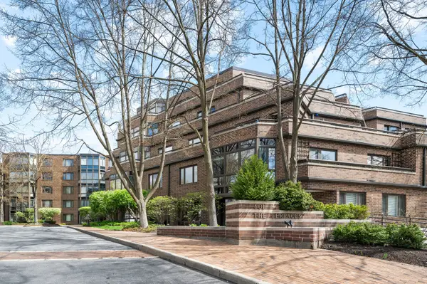 601 Mulberry Place #3B, Highland Park, IL 60035