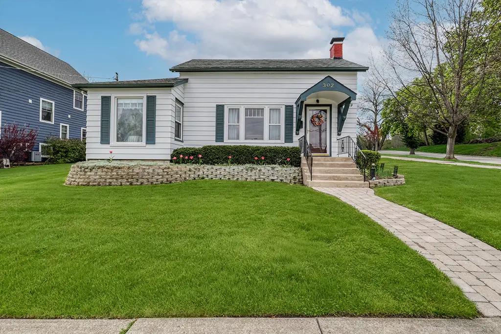 302 E Division Street, Lemont, IL 60439 - #1