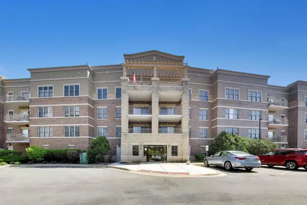 105 Lakeview Drive #307, Bloomingdale, IL 60108