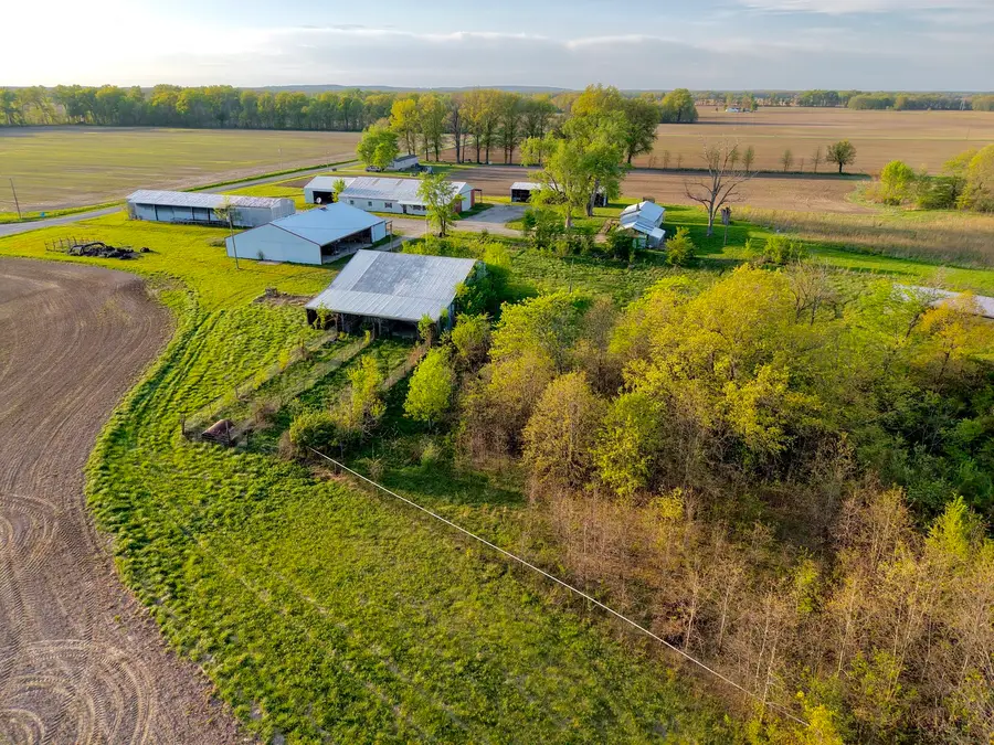 000 N 1900 Street, Loudon, IL 62863 - #3