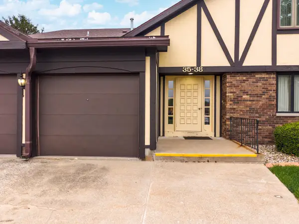 37 Crystal Court #A-1, Pontiac, IL 61764