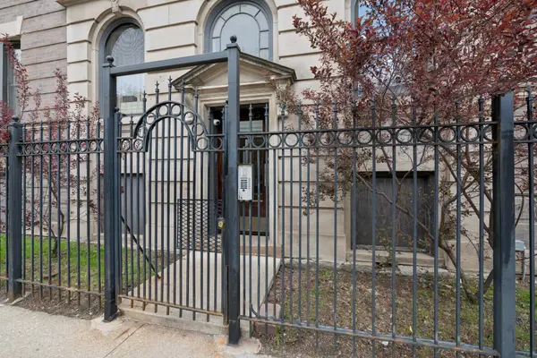 923 E 61st Street #2, Chicago, IL 60637