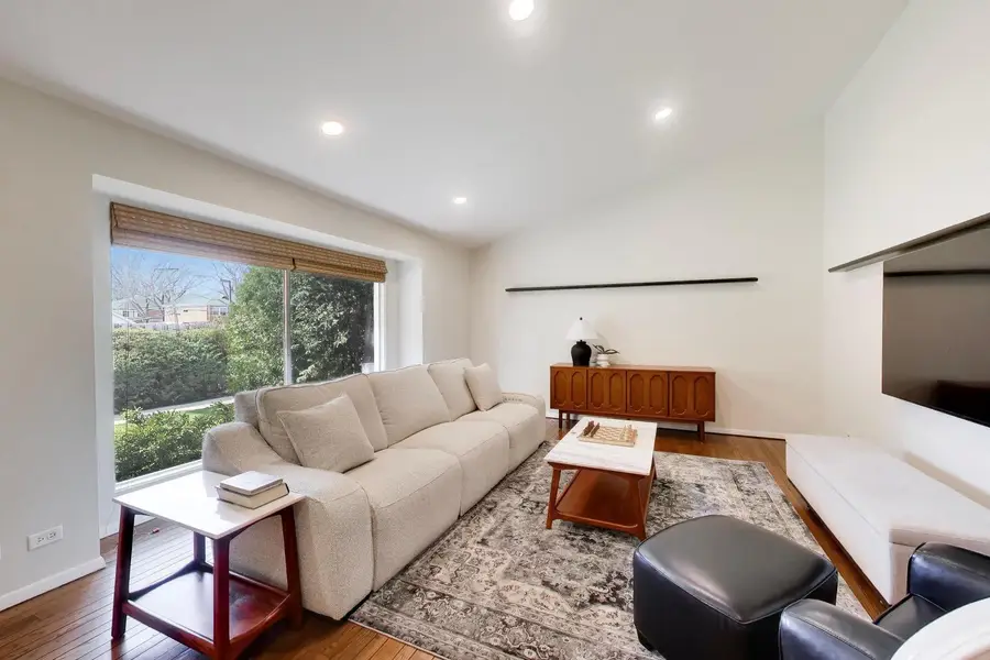 320 Linden Avenue, Wilmette, IL 60091 - #3