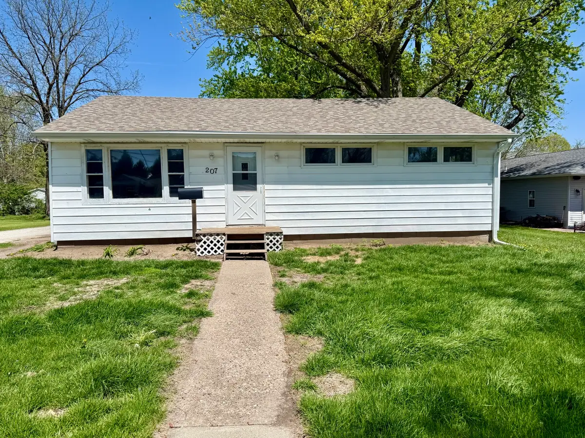 207 E Illinois Street, Cambridge, IL 61238 - #1