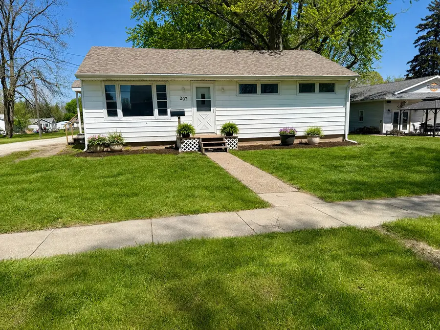 207 E Illinois Street, Cambridge, IL 61238 - #3