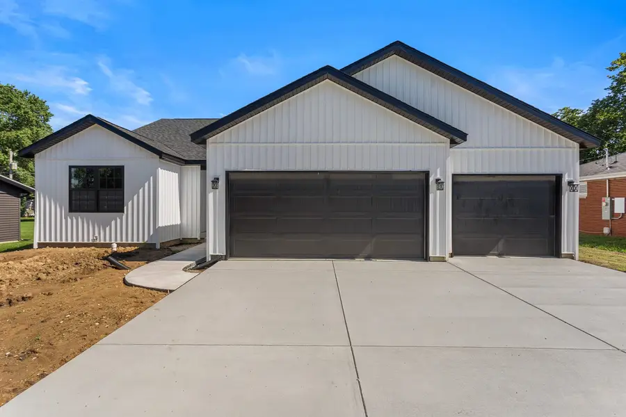 202 W Evergreen Drive, Saint Joseph, IL 61873 - #2