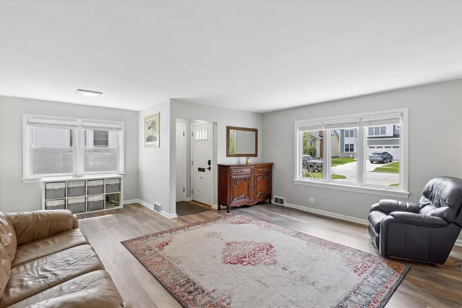 291 N Maple Avenue, Elmhurst, IL 60126 - #3