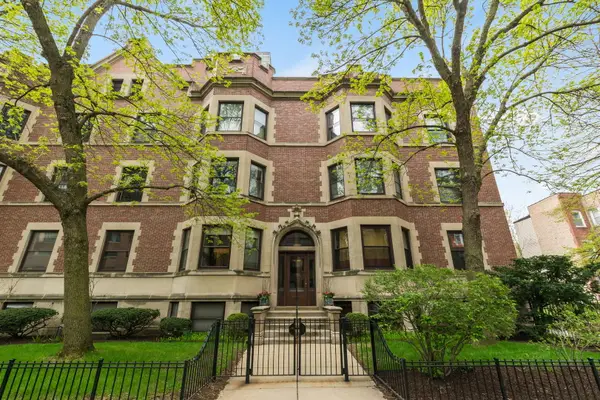 717 W Bittersweet Place #L1, Chicago, IL 60613