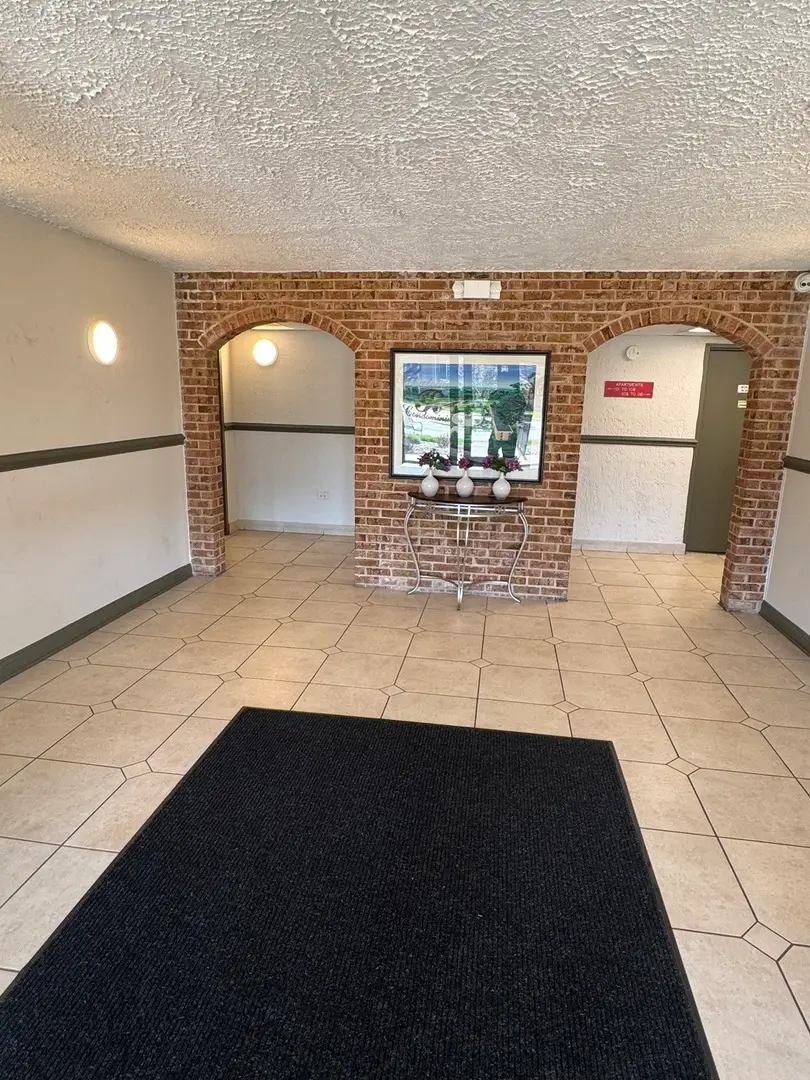 580 Lawrence Avenue #113, Roselle, IL 60172 - #2