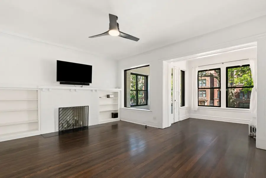 1221 E Hyde Park Boulevard #1, Chicago, IL 60615 - #2