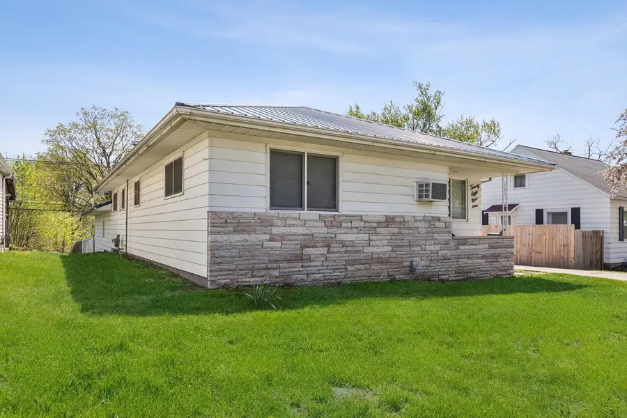 2819 N 3rd Street, Clinton, IA 52732 - #3