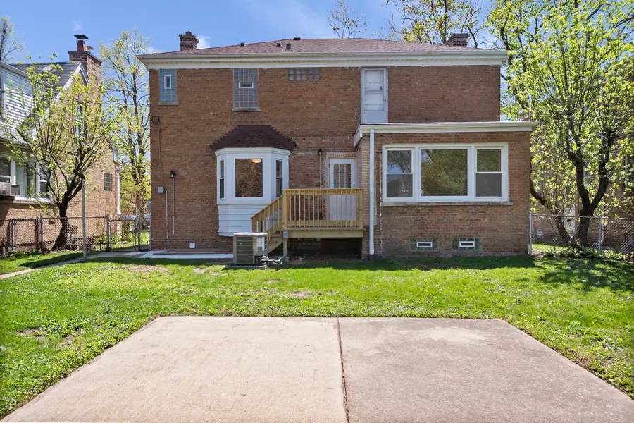 2734 W Fargo Avenue, Chicago, IL 60645 - #3