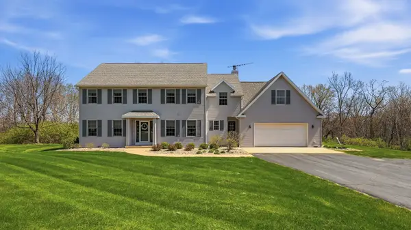 1967 E Cross Road, Galena, IL 61036