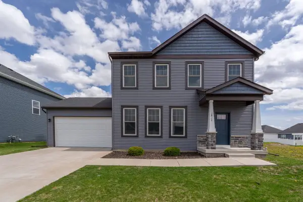 1813 S 5th Street, Eldridge, IA 52748