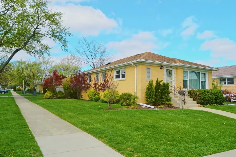 8400 N Osceola Avenue, Niles, IL 60714 - #3