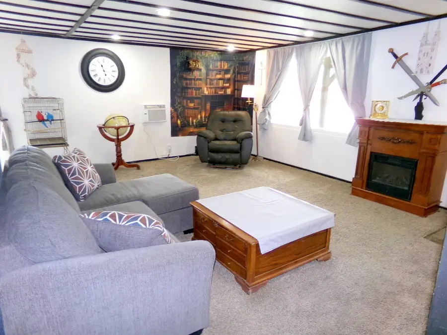 1104 Van Buren Avenue, Sandoval, IL 62882 - #2