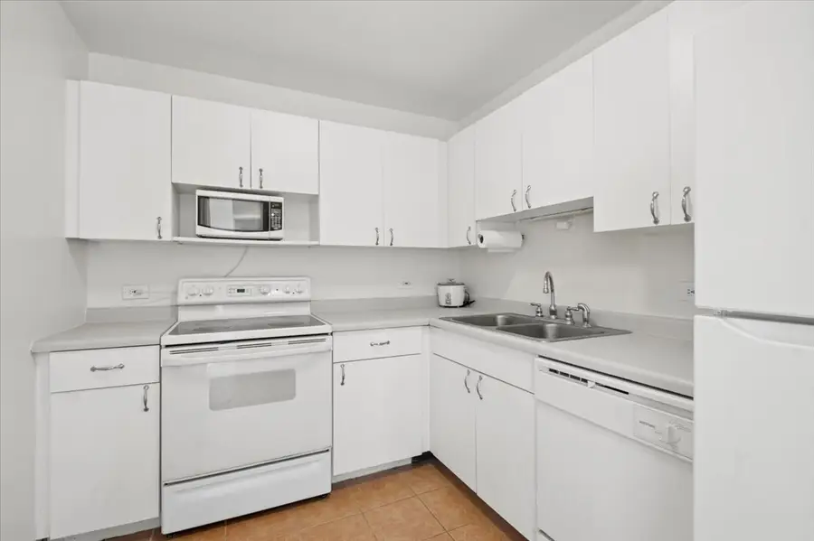 5320 N Sheridan Road #2403, Chicago, IL 60640 - #3