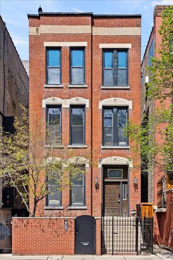 158 W Burton Place #1, Chicago, IL 60610