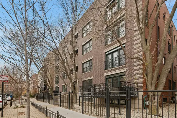 714 W Melrose Street #4E, Chicago, IL 60657