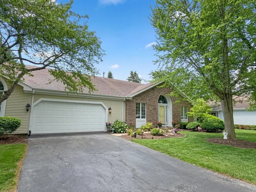 281 Governors Lane #281, Elgin, IL 60123 - #2