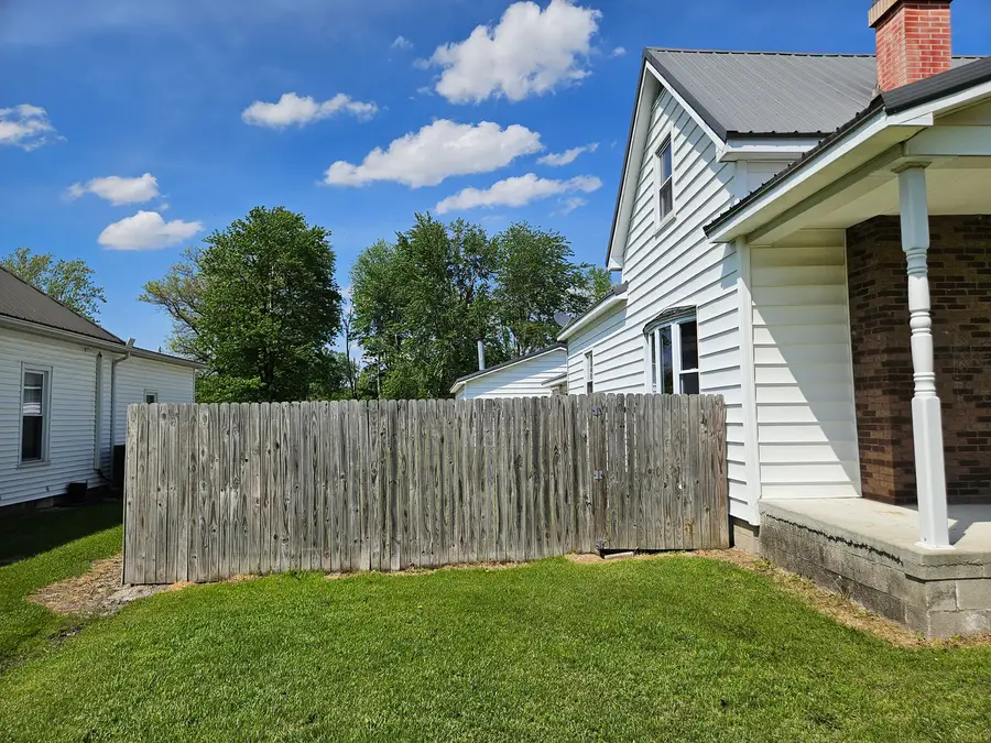 120 E Wayne Street, Geff, IL 62842 - #2