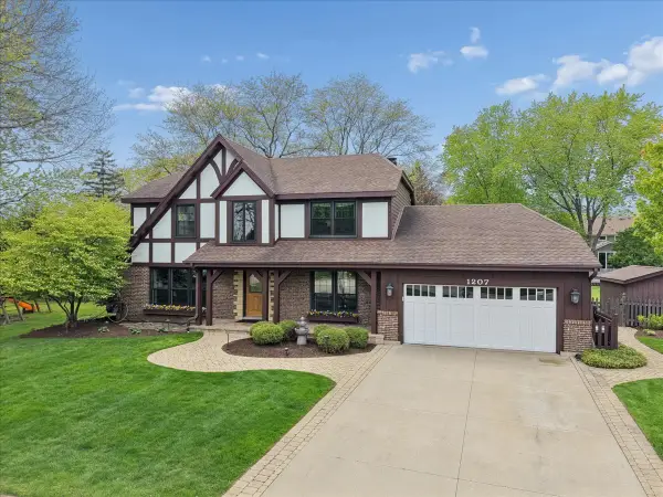 1207 Abbey Court, Libertyville, IL 60048
