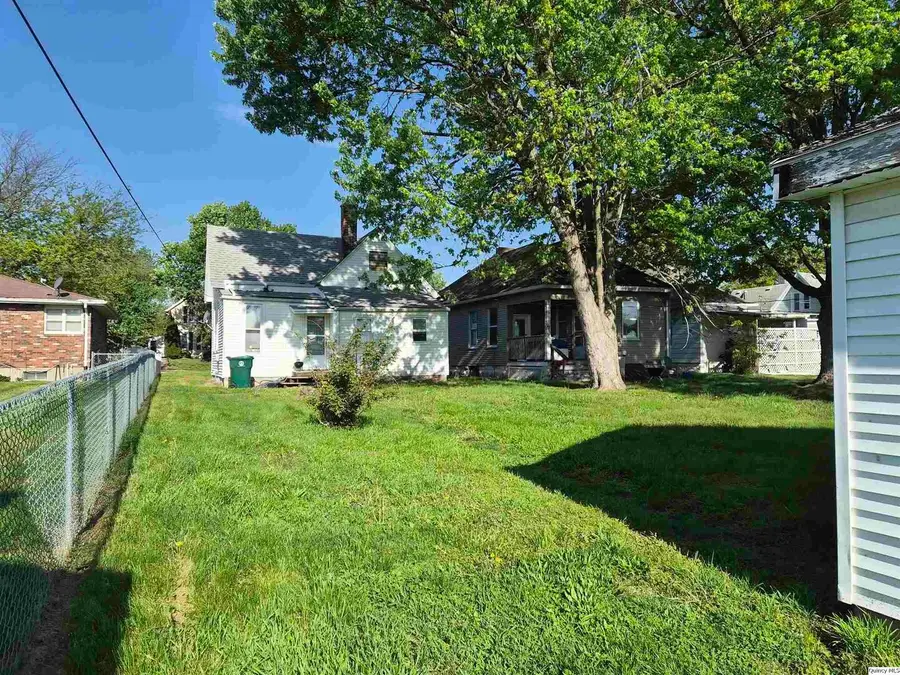 1314 N 10th St, Quincy, IL 62301 - #3