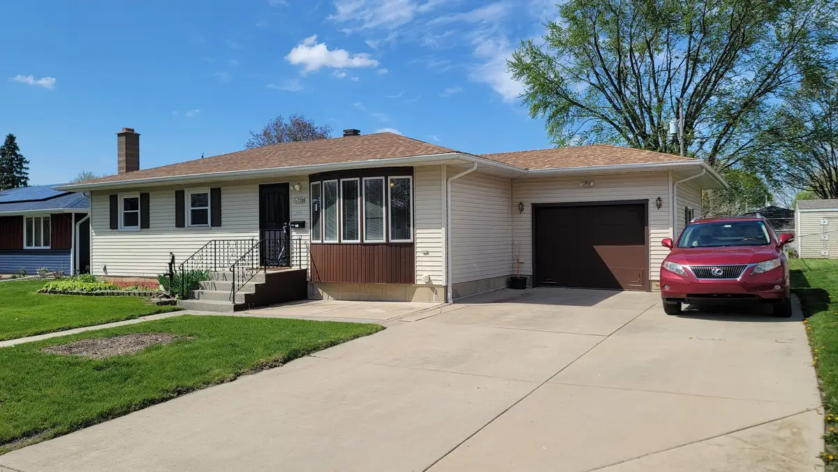 528 Glenwood Drive, Belvidere, IL 61008 - #1