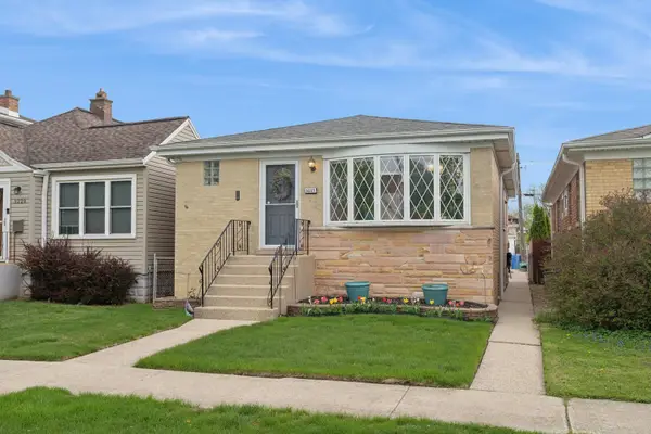3227 N Pioneer Avenue, Chicago, IL 60634