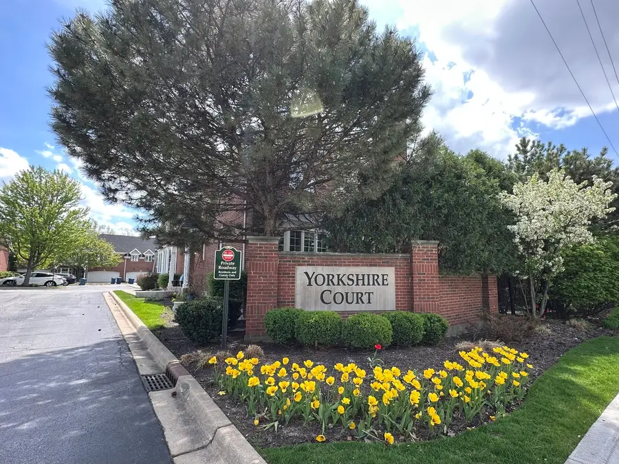 122 E Knighton Place, Elmhurst, IL 60126 - #2