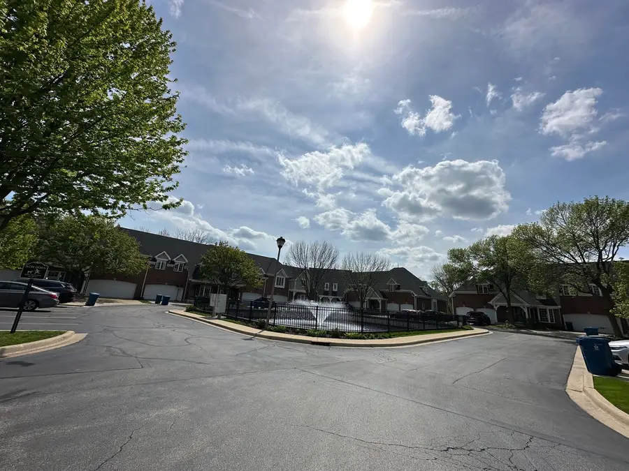 122 E Knighton Place, Elmhurst, IL 60126 - #3