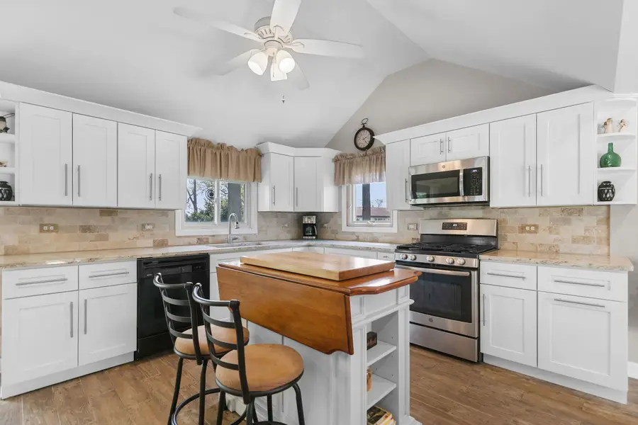 1080 Cardinal Drive S, Lake Zurich, IL 60047 - #3