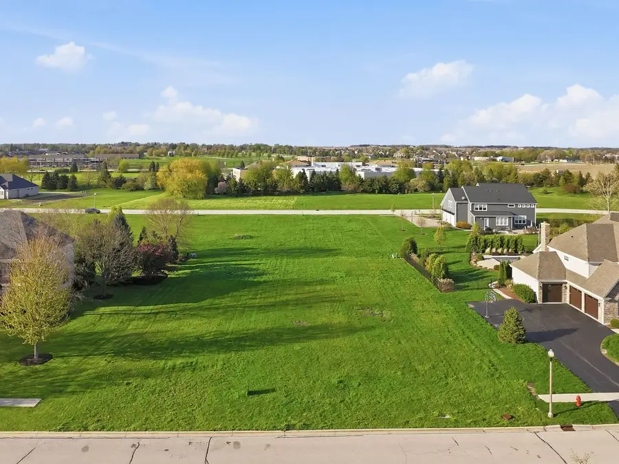 223 Merry Oaks Drive, Sycamore, IL 60178 - #2