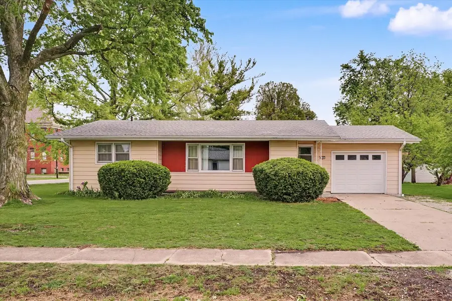 180 W Walnut Street, Argenta, IL 62501 - #2