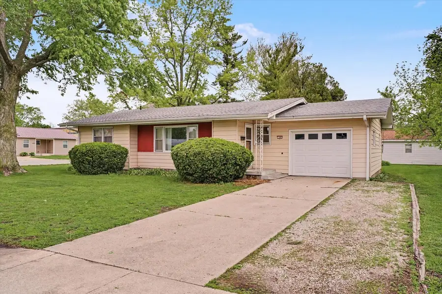 180 W Walnut Street, Argenta, IL 62501 - #3